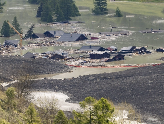Blatten dopo la catastrofe: dona ora per aiuti urgenti Case allagate a Blatten dopo la frana: donazione urgente per aiuti di emergenza e assistenza rapida in loco.